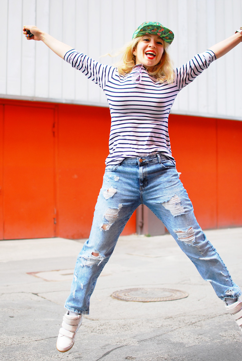 boyfriend-jeans-blogger-fashion-distressed-kappe-stripes-outfit3b