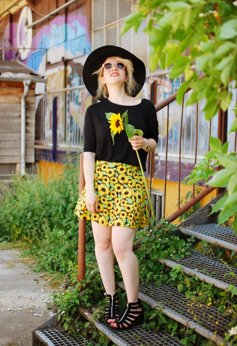 sunflower-floral-skirt-festival-outfit-blogger-fashion4