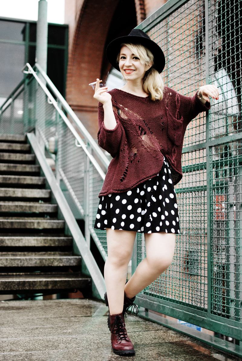 wine-red-distressed-knit-polka-dots-skirt-fashion-outfit-blogger-streetstyle