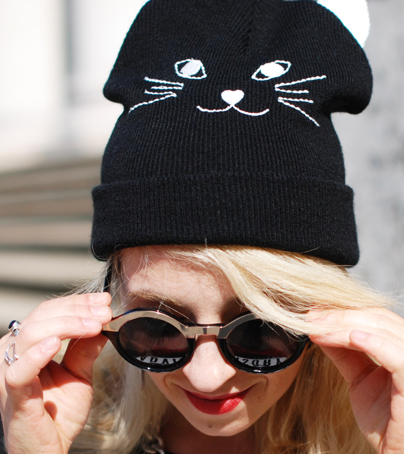 muetze-beanie-cat-portrait-preppy-schulmaedchen-fashionblogger