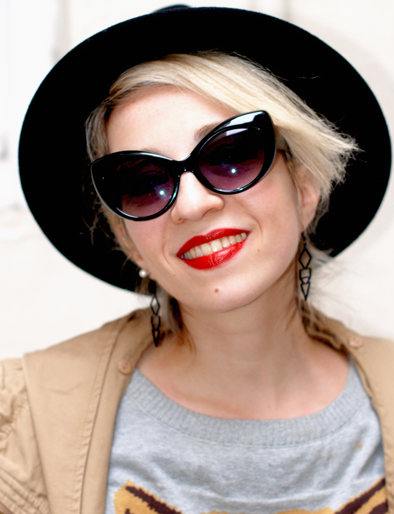 portrait-blogger-hut-sonnenbrille-cateye-blond-modeblog-muenchen