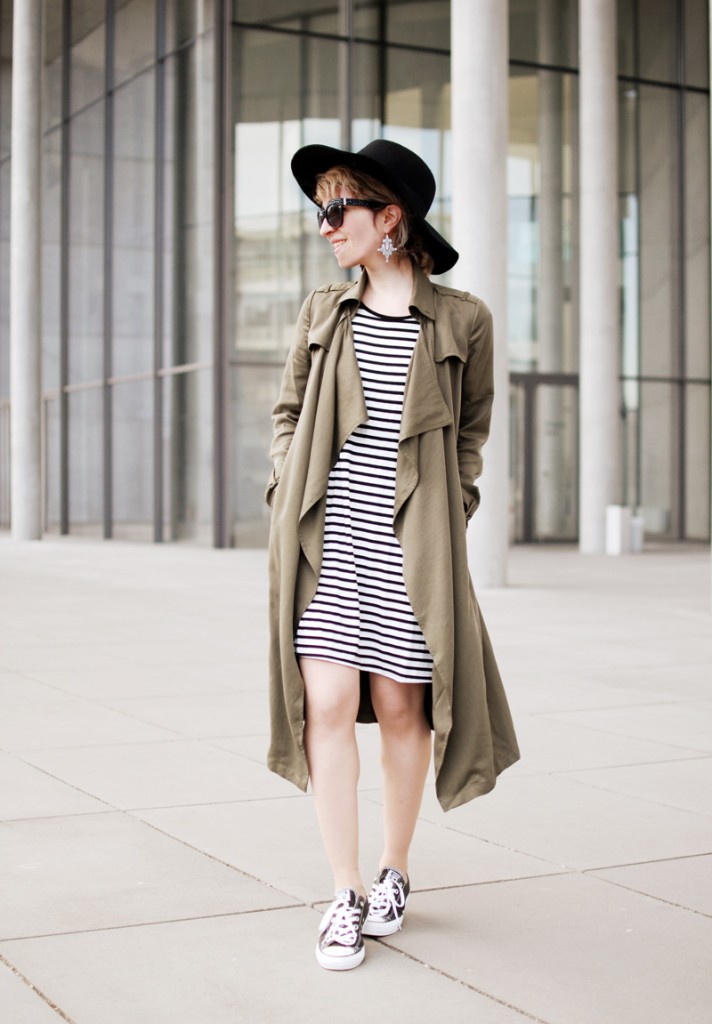 outfit green trenchcoat