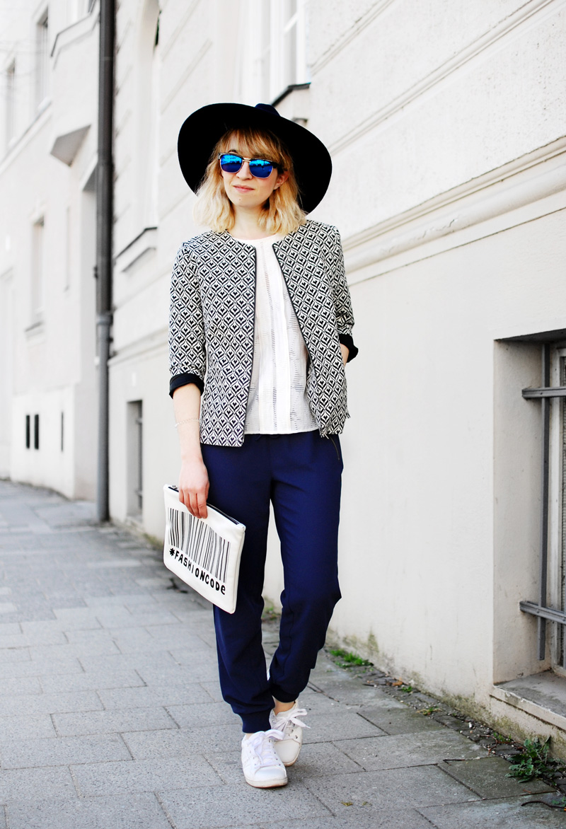 more-and-more-outfit-jogginghose-print-jacket-fashionblogger-11