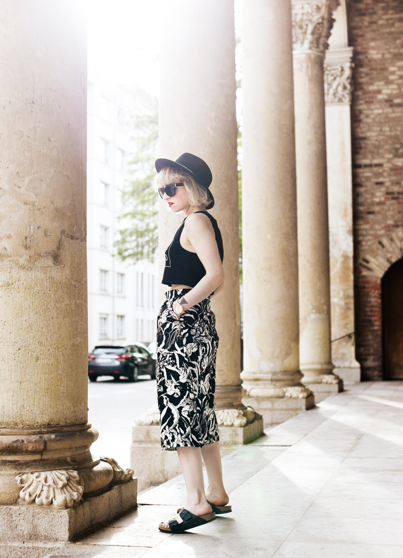 black-and-white-midi-skirt-outfit-fashionblogger-nachgesternistvormorgen-7