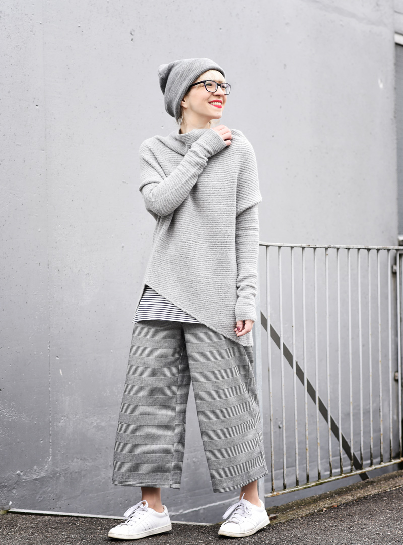allgrey-grey-outfit-nachgesternistvormorgen-muenchen-fashionblogger-modeblog-mode-blog-winter-culotte-grau-5