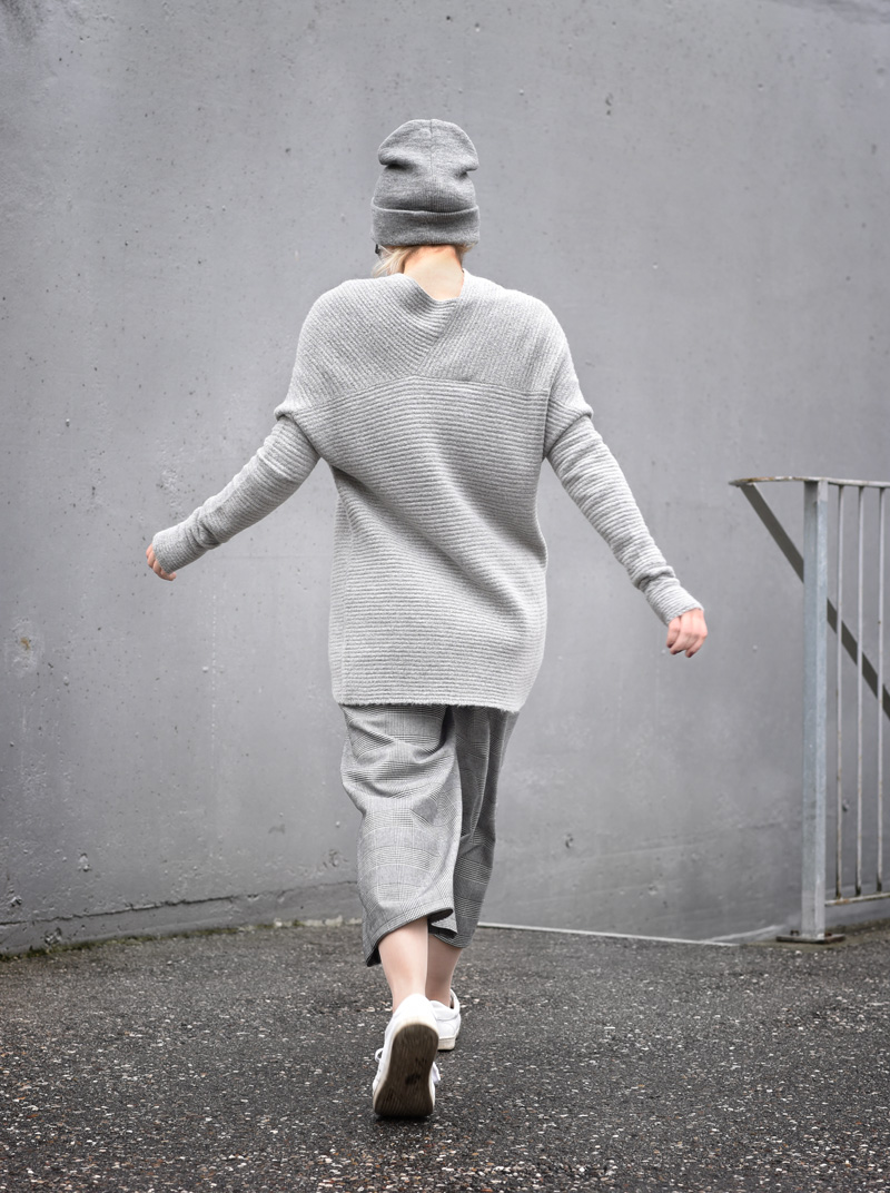 back-allgrey-grey-outfit-nachgesternistvormorgen-muenchen-fashionblogger-modeblog-mode-blog-winter-culotte-grau