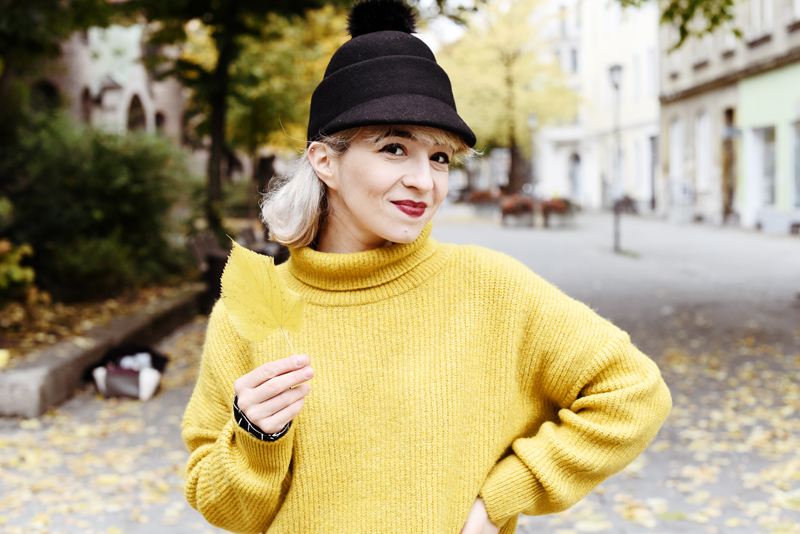 portrait-herbst-autumn-yellow-knit-outfit-fashionblogger-hat-monki-herbst