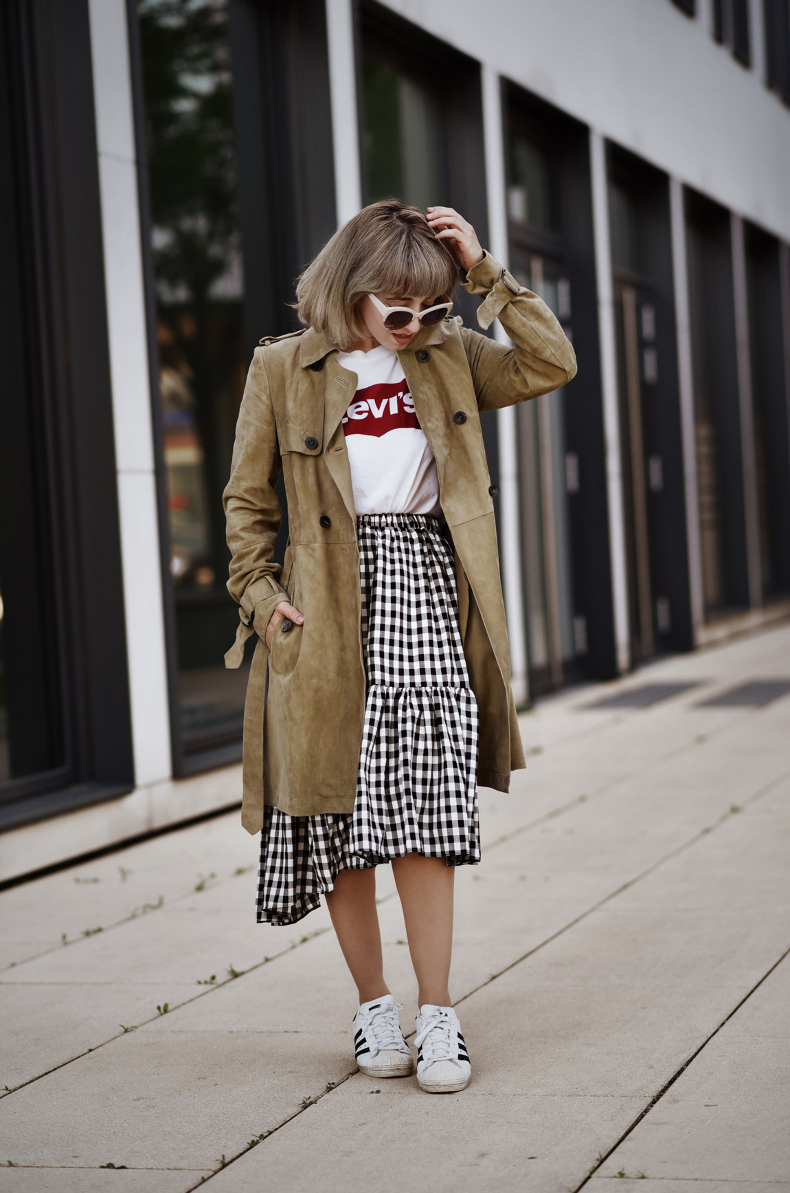 wildleder, suede, trenchcoat, outfit, fashionblogger, modeblogger, streetstyle, muenchen, kariert, rock