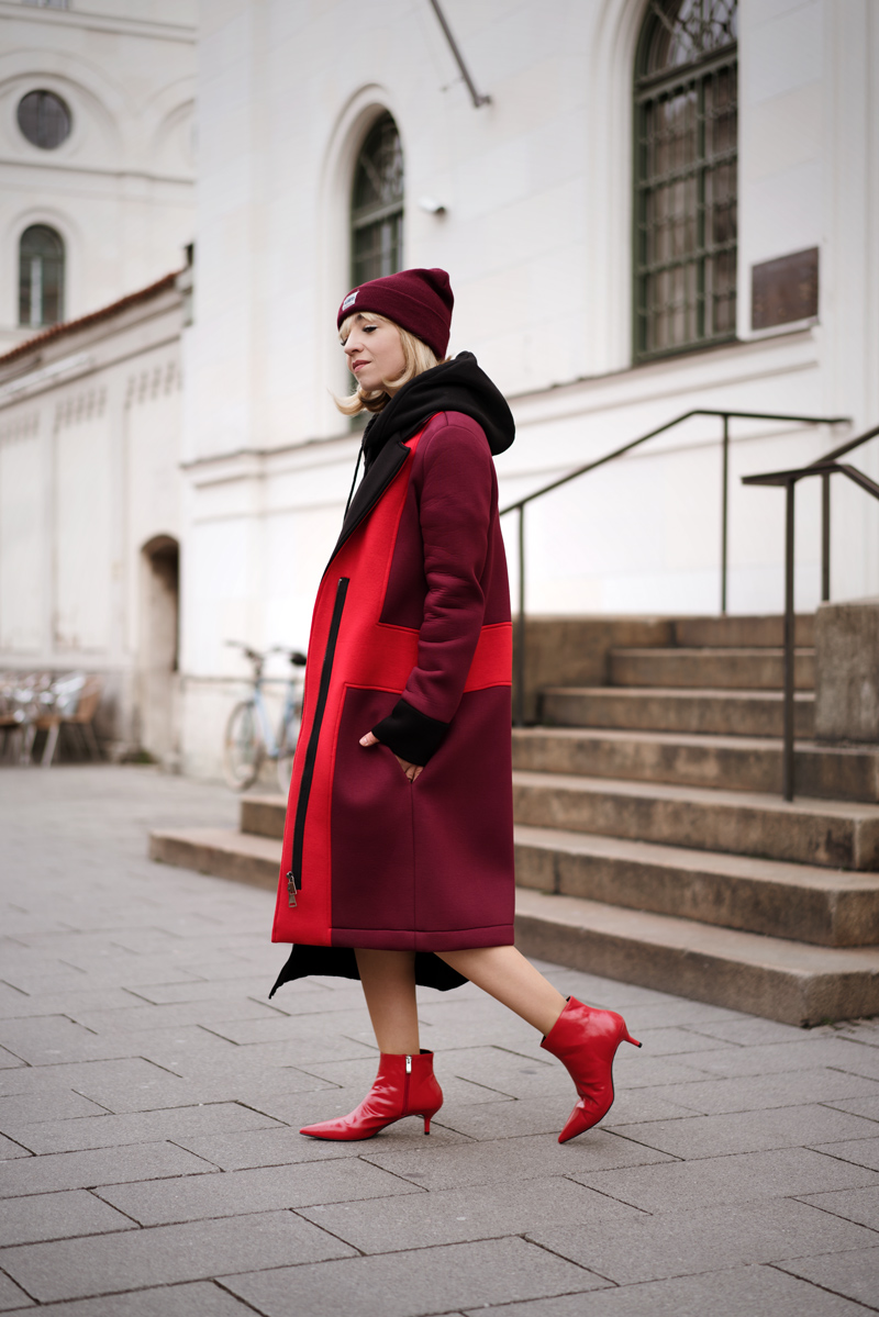 color, blocking, onemorestory, fashionblog, modeblogger, münchen, streetstyle, mantel, coat, red, rot, winter, outfit, inspiration, festtage, weihnachten, advent