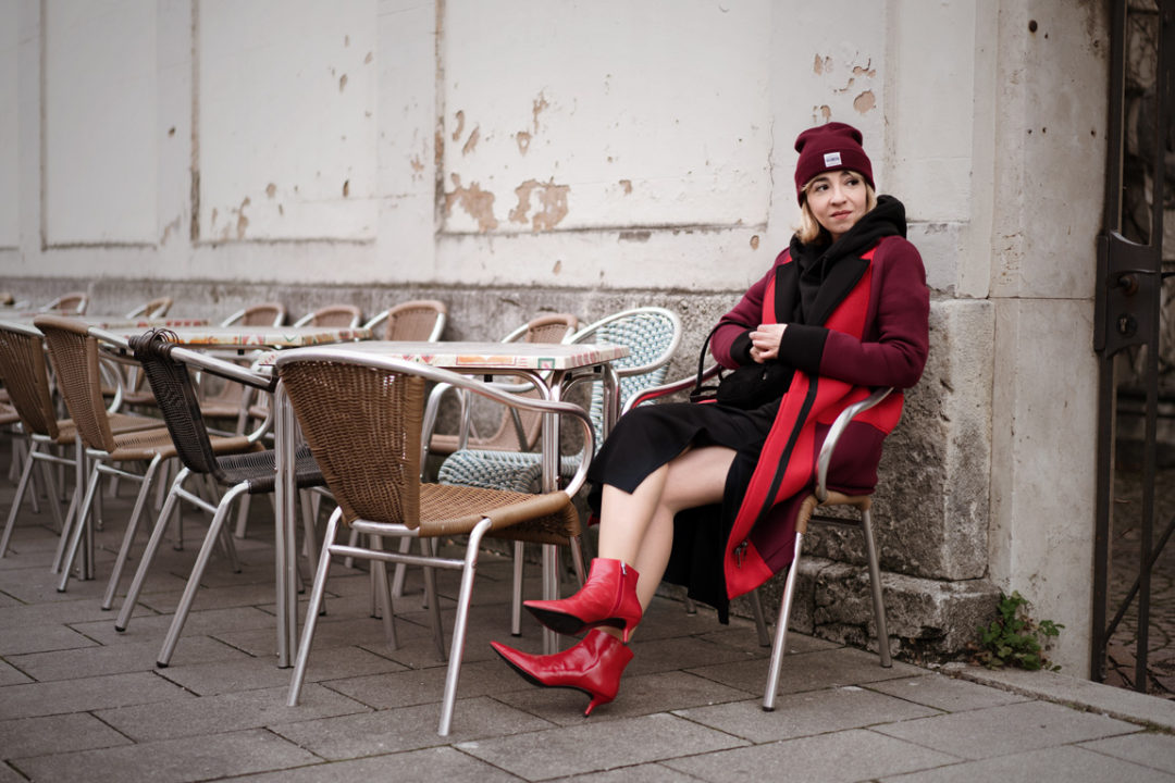 color, blocking, onemorestory, fashionblog, modeblogger, münchen, streetstyle, mantel, coat, red, rot, winter, outfit, inspiration, festtage, weihnachten, advent