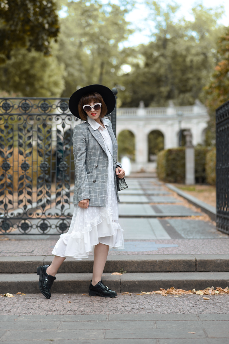 weisses, kleid, berlin, romantisch, maerchenbrunnen, fashionblog, modeblogger, outfit, herbst, inspiration, retro, feminin