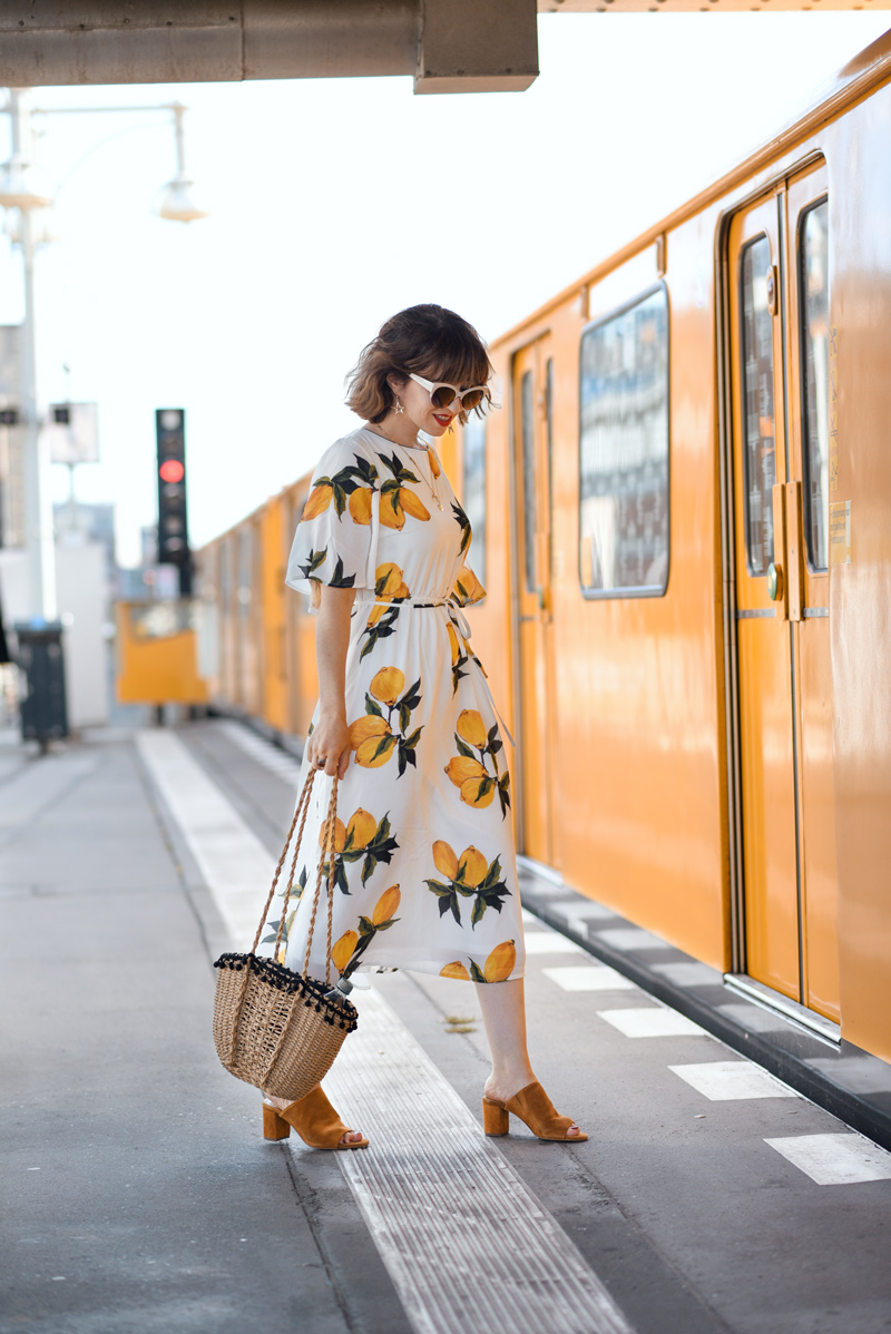 zitronen, kleid, dress, sommer, berln, fashionbog, modeblogger, romantisch, midi, ubahn