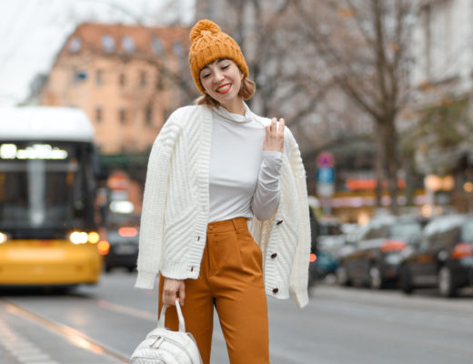 öffis, bvg, berlin, outfit, streetstyle, gelb, senfgelb, fashionblogger, lifestyleblogger, modeblogger, outfit, trambahn